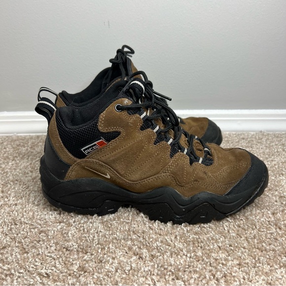 Nike ACG Other - Men’s Vintage Y2K Nike ACG Suede Hiking Boots Size 8.5